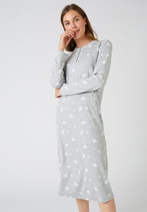 Abito da notte grigio a maniche lunghe con motivo di rondini bianche, dotato di scollatura henley, tessuto morbido e vestibilità comoda.