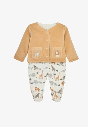Jachetă din velur bej cu broderie de animale, asortată cu pantaloni albi cu un imprimeu colorat de animale din junglă și închideri cu capse.