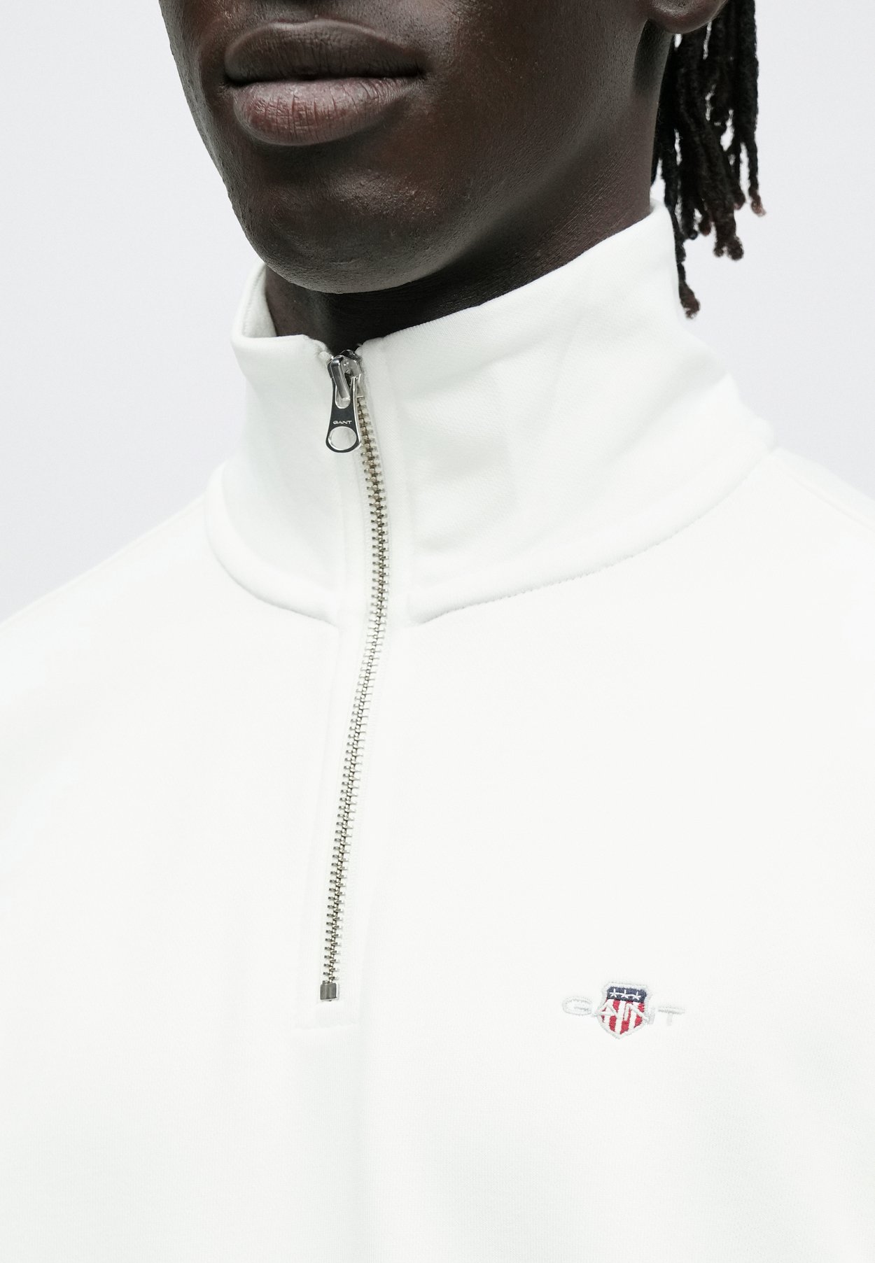 REG SHIELD HALF ZIP SWEAT
