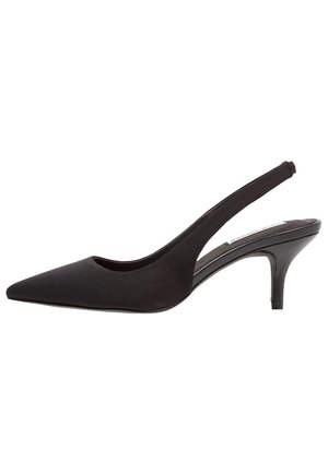 Sort pumps med spids tå og slingback, lav stiletthæl og glat stofoverdel, sidevisning på hvid baggrund.