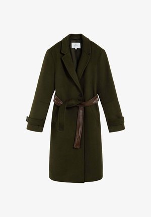 Abrigo de mezcla de lana verde oliva con cuello de solapa, cierre de un solo botón y un cinturón marrón brillante en la cintura. Cuenta con puños que se pueden enrollar.