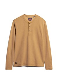 Unselected, classic brown camel