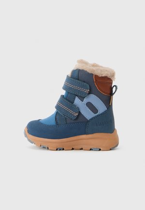 Stivale invernale per bambini in blu e marrone, con tomaia in materiale sintetico, rivestimento in morbido pile, strappi in velcro e suola in gomma con grip.