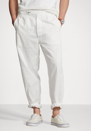 RELAXED FIT PLEATED TWILL PANT - Stoffhose - deckwash white