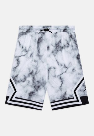 Shorts de sport à motif marbré en blanc et gris avec une taille noire, présentant des bandes d'accent noir et blanc et un cordon de serrage.