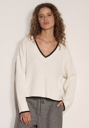 Apricot, CABLE KNIT TIPPED CRICKET JUMPER - Trui - white