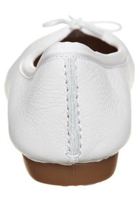 Clarks FRECKLE ICE - Klassischer Ballerina - white