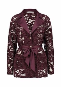 Blazer in pizzo bordeaux con collo sciallato in raso, chiusura con bottoni, due tasche frontali e cintura coordinata annodata. Motivo floreale intricato.