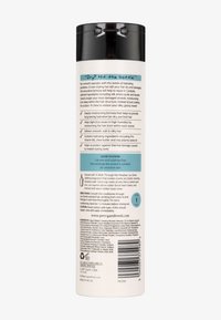 Witte fles met een zwarte pompkop, voorzien van blauwe tekstaccenten. De achterkant bevat gedetailleerde productinformatie en instructies.