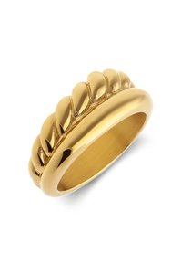 Gouden ring met een afgeronde band die een getextureerd, golfachtig patroon langs de buitenrand heeft. Gladde binnenzijde voor comfort.