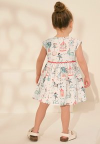 Next REGULAR FIT - BUTTON THROUGH - Hverdagskjole - ecru cream circus