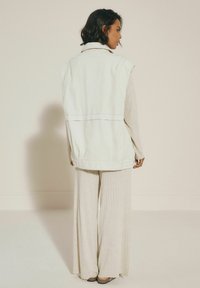 Next UTILITY - Liemenė - ecru cream
