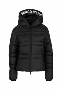 Schwarze wattierte Jacke mit Kapuze, horizontaler Steppung, Reißverschluss vorne und Logodetail an der inneren Kapuze. Weiches Material.