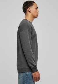 Urban Classics SWEAT CREWNECK - Felpa - charcoal