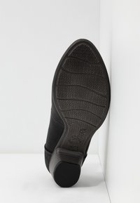 s.Oliver Escarpins - black