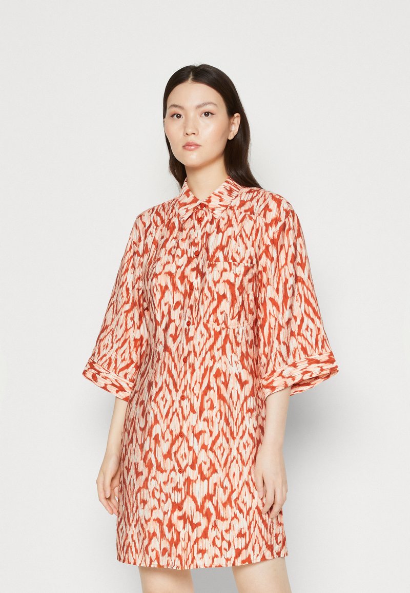 MSCH Copenhagen - ORLENA LADONNA SHIRT DRESS  - Paitamekko - glaze stroke, Suurenna