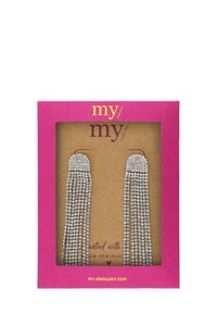 Zilverkleurige oorbellen met rhinestones en franjes in een roze rechthoekige juwelenverpakking met een heldere venster en branding.