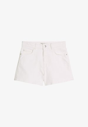 Short en denim blanc avec bouton devant, passants de ceinture, et poches avant et arrière, présenté sur un fond blanc uni.