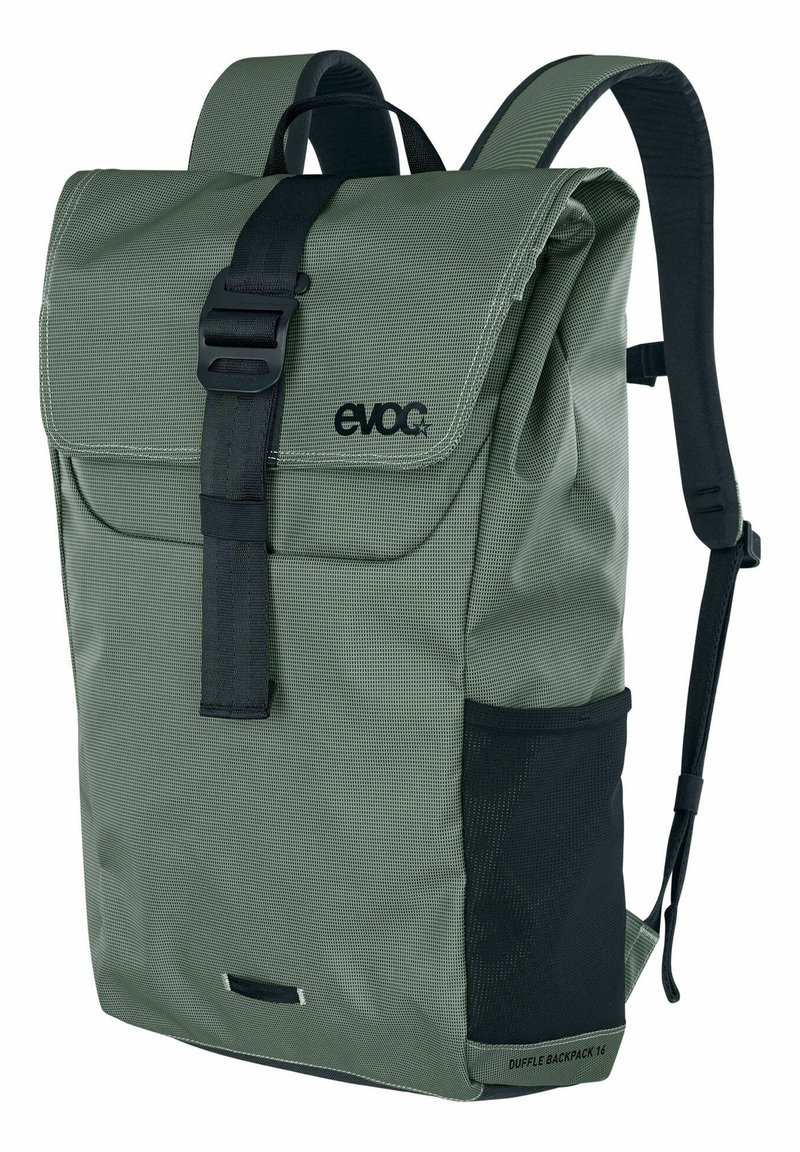 Sac à dos texturé vert, avec un design à rabat, des accents noirs, des bretelles réglables et une fermeture à boucle à l'avant. Matériau durable.