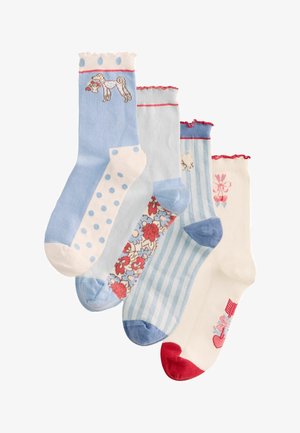 Vier bunte Socken nebeneinander, mit Designs von Hund, Blumen, Streifen und Herz mit Pfeil in Blau-, Rot- und Weißtönen.