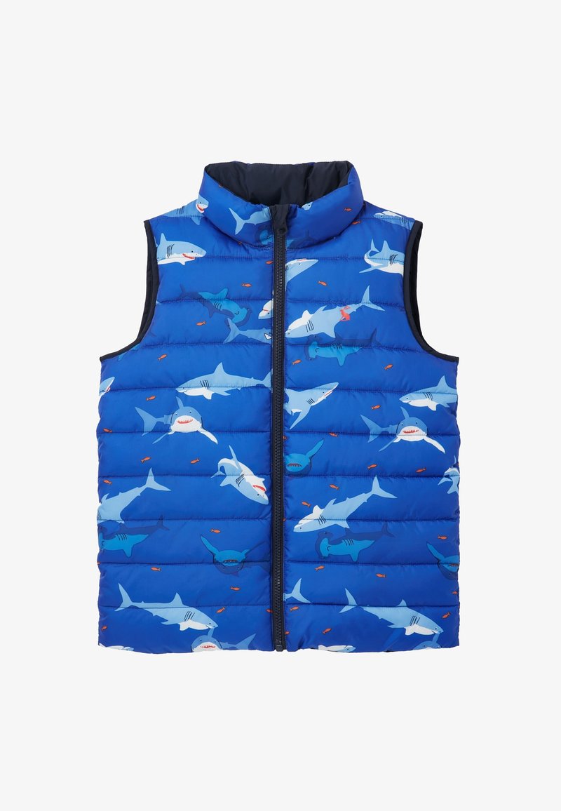 Gilet imbottito blu con stampa di squalo, chiusura con zip, colletto alto e texture trapuntata con fodera contrastante in blu navy.