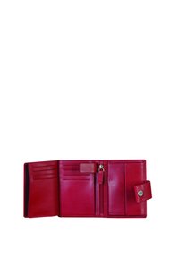 Portafoglio in pelle rossa con più scomparti per carte, un comparto con zip e chiusura a scatto. Texture liscia e dettagli di cucitura ordinati.