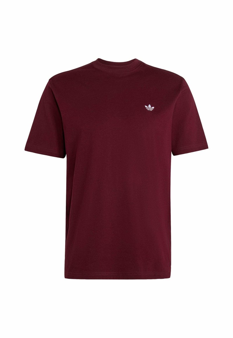 Vinrød t-shirt med korte ærmer og rund hals med lille hvid Adidas trefoil-logo på venstre bryst.