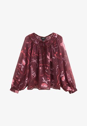 Burgundská priesvitná blúzka s okrúhlym výstrihom, nariasenými rukávmi, šnúrkou na viazanie a hravou potlačou nápojov a mašlí v ružových odtieňoch.