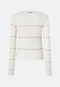 Maglione bianco a maniche lunghe con lavorazione a costine testurizzata e strisce orizzontali color beige, con collo a girocollo. Etichetta con la scritta "PINKO" sul retro.