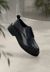 LEATHER - Šnurovačky - black