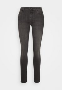 Jeans negros ajustados de mezclilla con una textura suave, que presentan un diseño clásico de cinco bolsillos y un cierre de cremallera con botón.