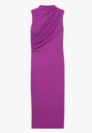 Vestido morado sin mangas hecho de un tejido elástico, con detalles fruncidos en la parte de atrás y una silueta ajustada hasta los tobillos.