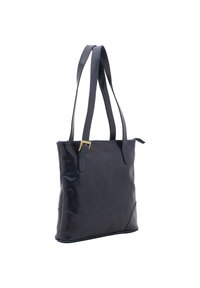 Marine leren tas met lange schouderbanden, gladde textuur, rechthoekige vorm en minimale hardware. Heeft een ritsluiting.