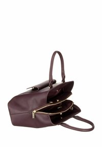 Sac à main en cuir violet à grain, avec deux poignées, trois compartiments zippés et des accents de quincaillerie dorée. Présente une forme rectangulaire structurée.