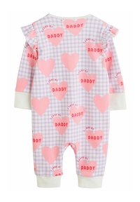 Lila Karo-Romper mit pinken Herzen und dem Schriftzug "ICH LIEBE MEINEN PAPA", mit weißen umgeschlagenen Ärmeln und Beinöffnungen.