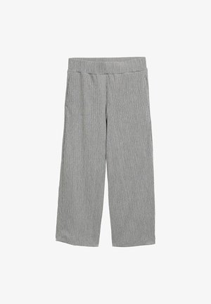 Gaiši pelēki, viegli bikses ar vertikālu svītru rakstu, platām kājām, elastīgu jostasvietu un bez acīmredzamām kabatām.