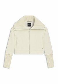Avkortad krämfärgad jacka med hög texturerad krage, dragkedjestängning och ribbade ärmdetaljer; har ett slätt material med subtila mönster.