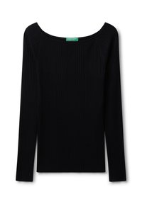 Top largo de manga negra con textura acanalada, escote amplio en forma de barco y diseño ajustado. Presenta una etiqueta de marca verde en el escote.