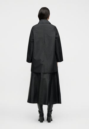 Uvrstitev 6: STUDIO ID - SHORT RAIN - Kratek plašč