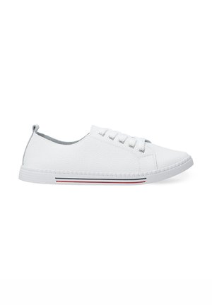 Sneakers - white