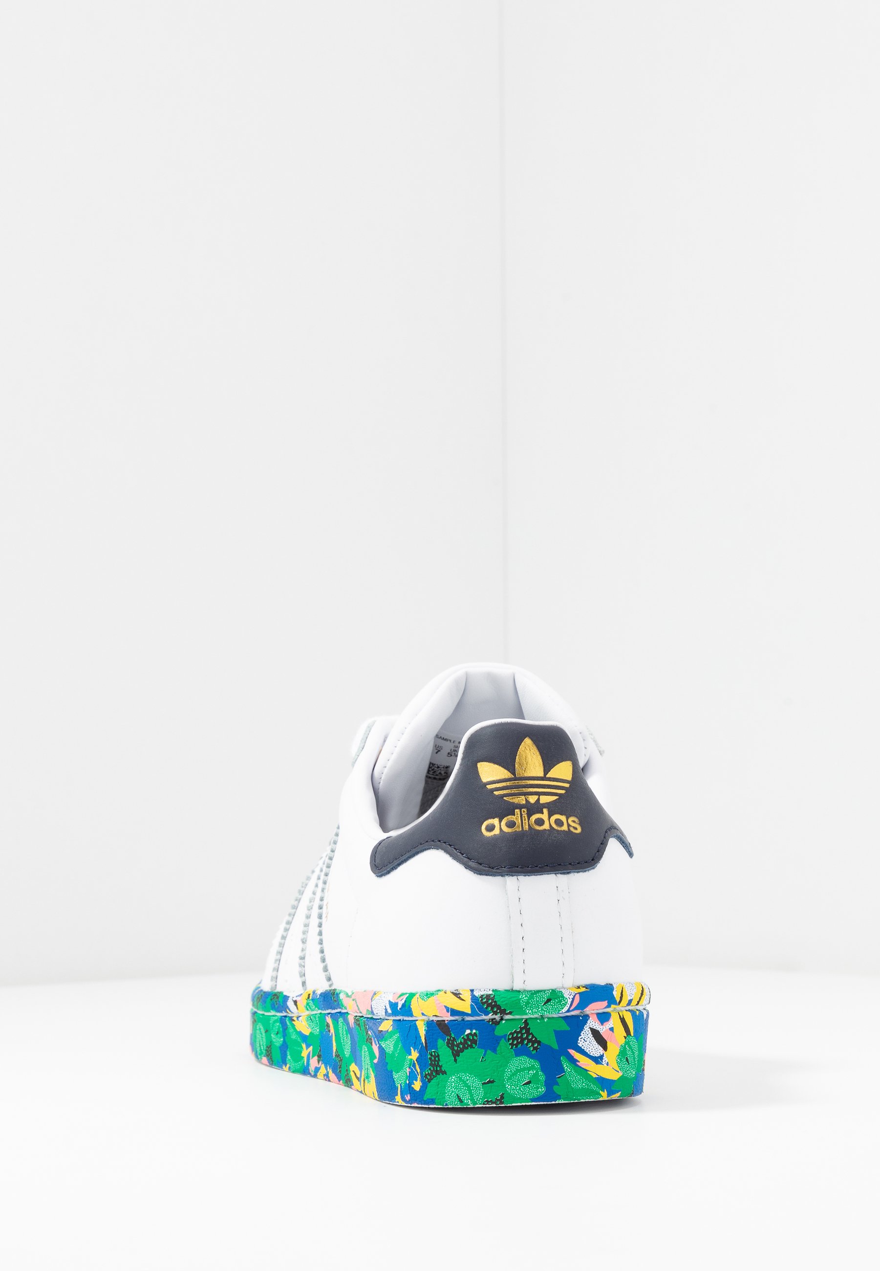 basket dinosaure adidas
