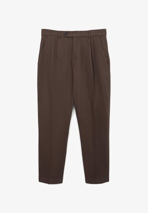 Braune maßgeschneiderte Hose aus einem glatten Stoff, mit Seitentaschen, Knopfverschluss und schmal zulaufendem Beinschnitt.