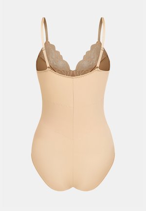 Nude beige bodysuit met kanten beha cups, verstelbare dunne schouderbandjes en naadloos ontwerp tegen een lichtgrijze achtergrond.