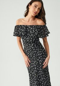 SÁVEL CORAL - Maxi šaty - black ditsy floral