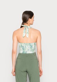 Abercrombie & Fitch BARE SCARF HALTER - Top - green floral