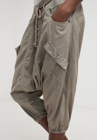 Culture Shorts - khaki