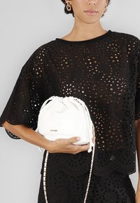 CAFèNOIR MINI - Taška s příčným popruhem - white