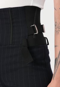 Pinko PIADINA PANTALONE GESSATO - Nadrágok - blu/bianco