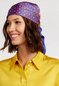 INES DE LA FRESSANGE LEWIS EN MOTIF À FLEURS - Foulard - menton red