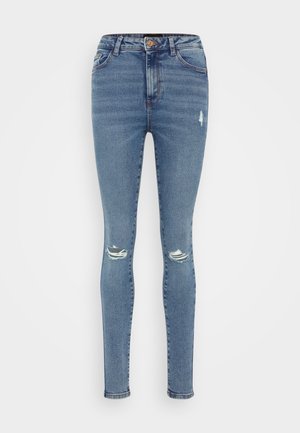 Jeans skinny in denim blu chiaro, con strappi consumati alle ginocchia, vita alta e tradizionale design a cinque tasche con chiusura a bottone in metallo.